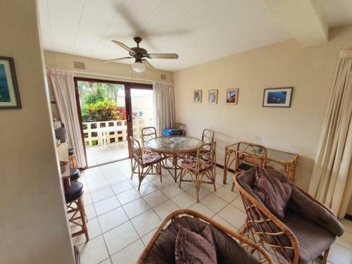 Apartamento Secure Beachfront 6 Sleeper - Pool, Garden, Braai Area, 50m To Beach