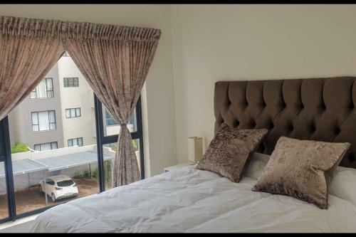 New And Luxurious Lonehill Apartment