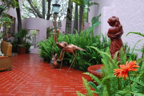 Hostal Ronique's Guest House