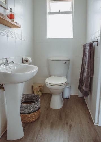 Hostal Kingsbeach Cottages