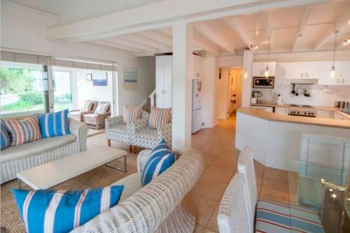 4215 River Club