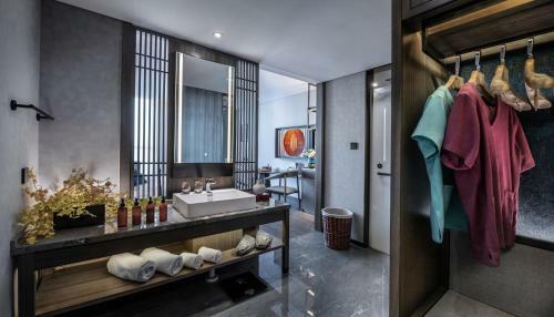 Liz Hotel