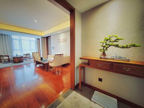 Ustay Luxury Hotel