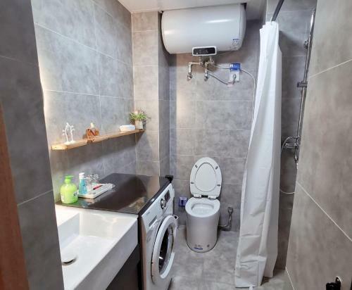 Lingzi's Home Apartment