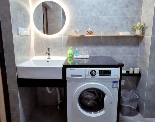 Lingzi's Home Apartment
