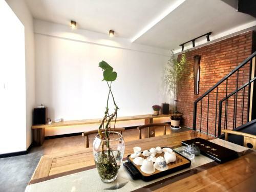 Lingzi's Home Apartment