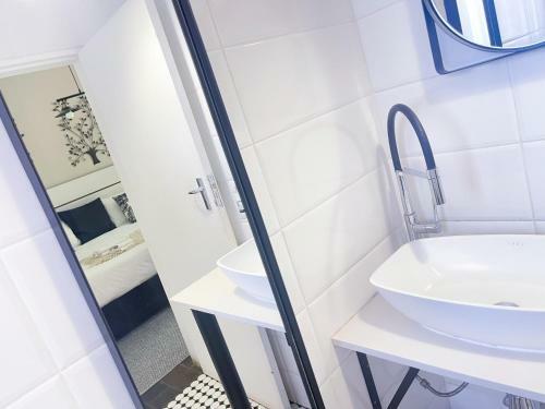 Hostal Amorus Guesthouse