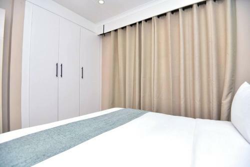 Smart & Modern Apartment @ Menlyn Place