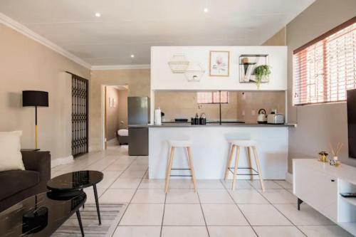 Beautiful And Modern Apartment Close To Menlyn
