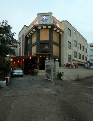 Hotel Mizu, Gugroan