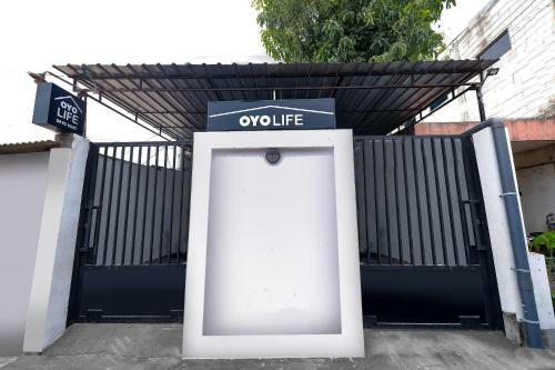 Hotel Oyo Life 2751 Deyo Kost