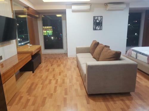 Louis Kienne Simpang 5 Wr Apartment Semarang Lt.7