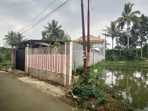 Hotel Oyo 90885 Villa Sairra Syariah
