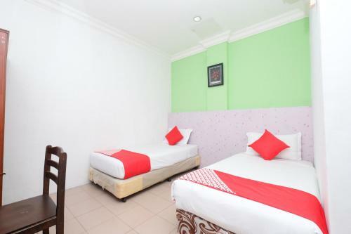 Oyo 850 Gold Star Hotel