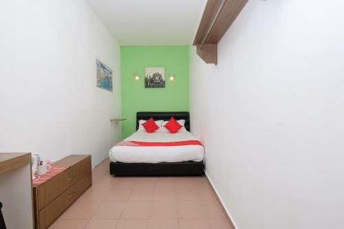 Oyo 850 Gold Star Hotel