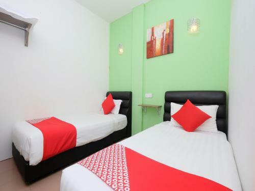 Oyo 850 Gold Star Hotel