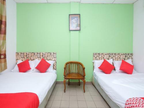 Oyo 850 Gold Star Hotel
