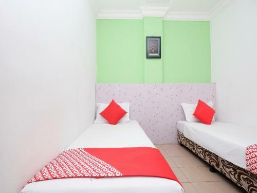 Oyo 850 Gold Star Hotel