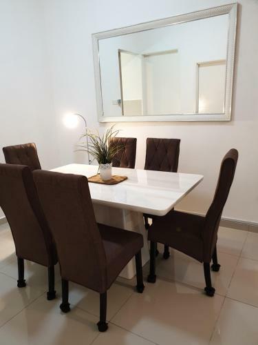 Apartamento Jesmine Relax Homestay{ Sky Mirror }