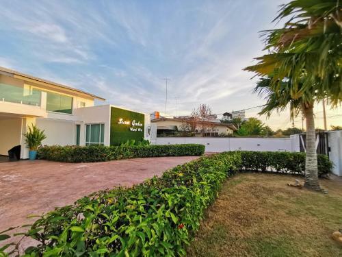 Hostal Secret Garden Warni Villa (Muar)