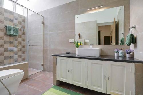 Tranquil Villa By Vista Rooms