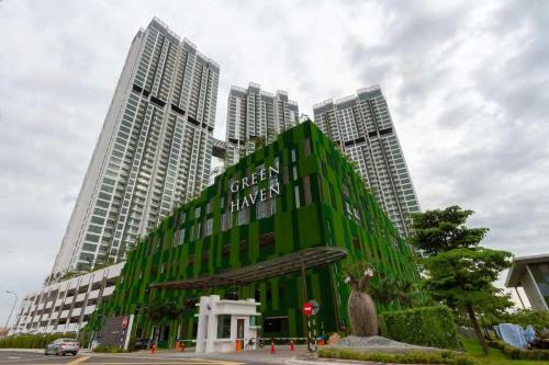 Luxury Smart Apartment W/ Poolview @green Haven