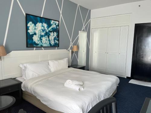 Hotel Paradise By The Sea 0806