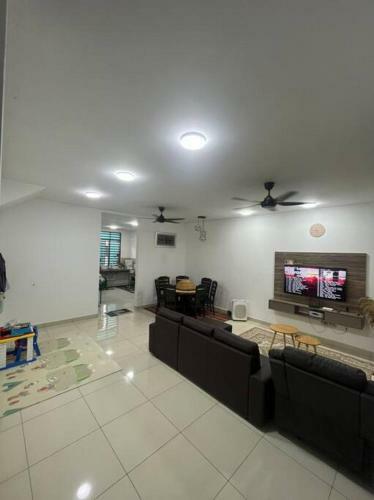 Hadeerna Homestay - Double Storey Terrace