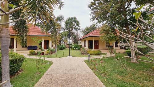Welcome To Our Oasis The Beautiful Bungalow Red