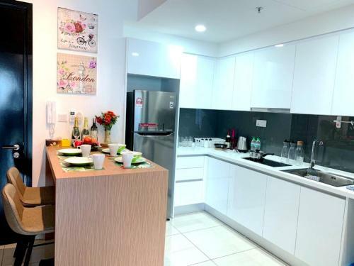 Apartamento Almas Suites Puteri Harbour