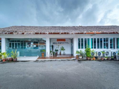 Oyo 90147 Hilltop Hotel