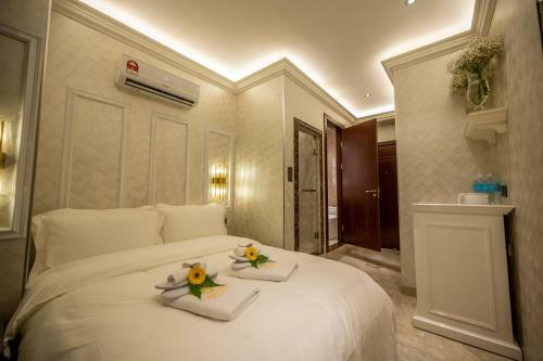 A Residence @ Between Hilton & Cititel Hotel