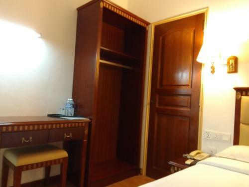 Oyo 90464 Borneo Suites Hotel