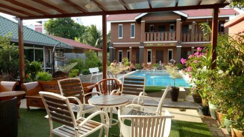Hotel D Lima Beach Inn
