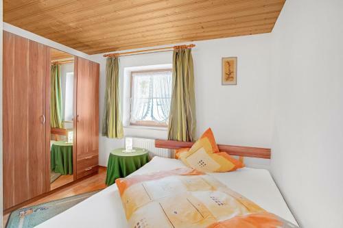 Apartamento Ferienwohnung K�nig Im Obergeschoss