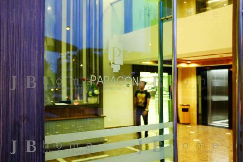 Apartamento Paragon Residences Straits View Homestay