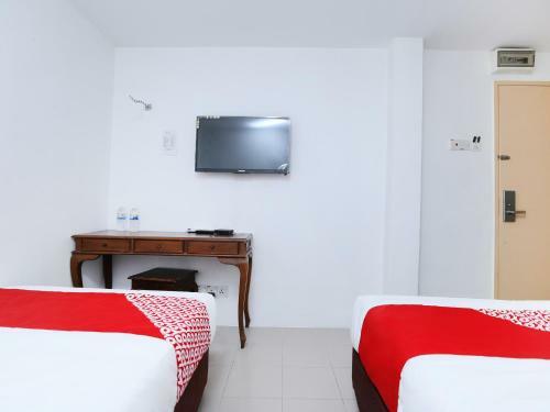 Oyo 89672 Eg Hotel Jj