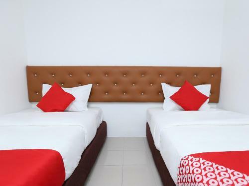 Oyo 89672 Eg Hotel Jj