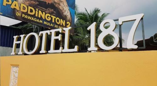 Hotel 187