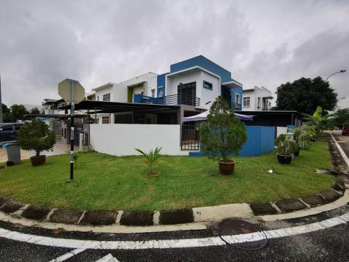 Villa Exotic Homestay-corner 2-storey Park View Bukit Indah