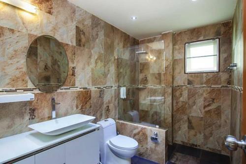 4 Bedroom 5 Palms Villa - 20 Seconds Walk To Beach