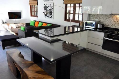 4 Bedroom 5 Palms Villa - 20 Seconds Walk To Beach