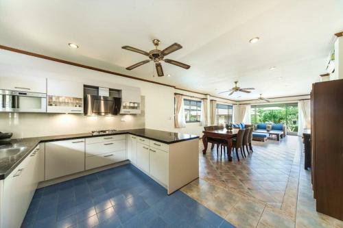 4 Bedroom 5 Palms Villa - 20 Seconds Walk To Beach