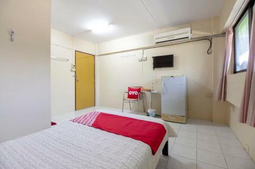 Oyo 75372 Flight Hut Hotel