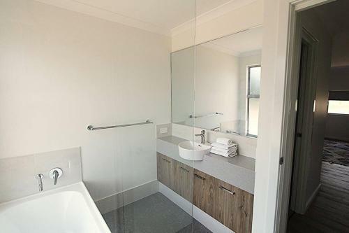 Cusmano Retreat - Contemporary Rural Homestay