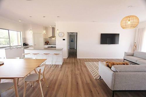 Cusmano Retreat - Contemporary Rural Homestay