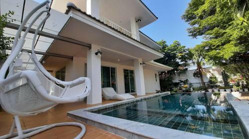 Zerene Garden Pool Villa
