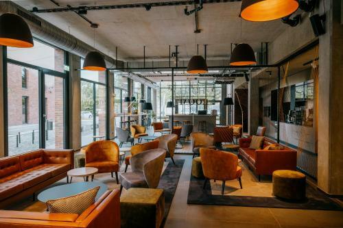 Loom Hotel & Skybar