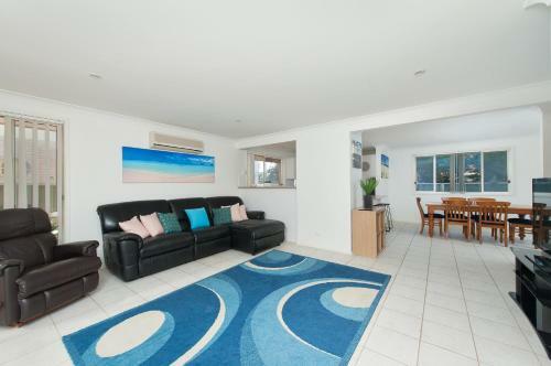 7b Achilles Street, Nelson Bay - White Waves