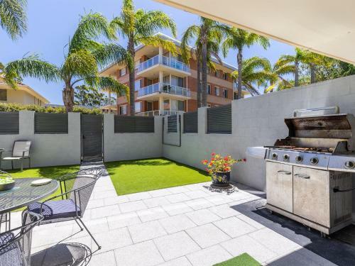 Kristie Court, 2 7 Weatherly Close